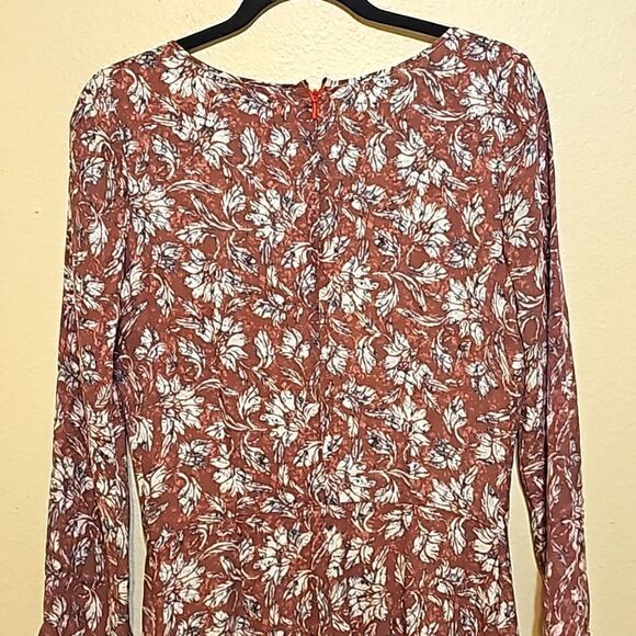 Cupcakes and cashmere wideleg floral romper size small. - Picture 6 of 12